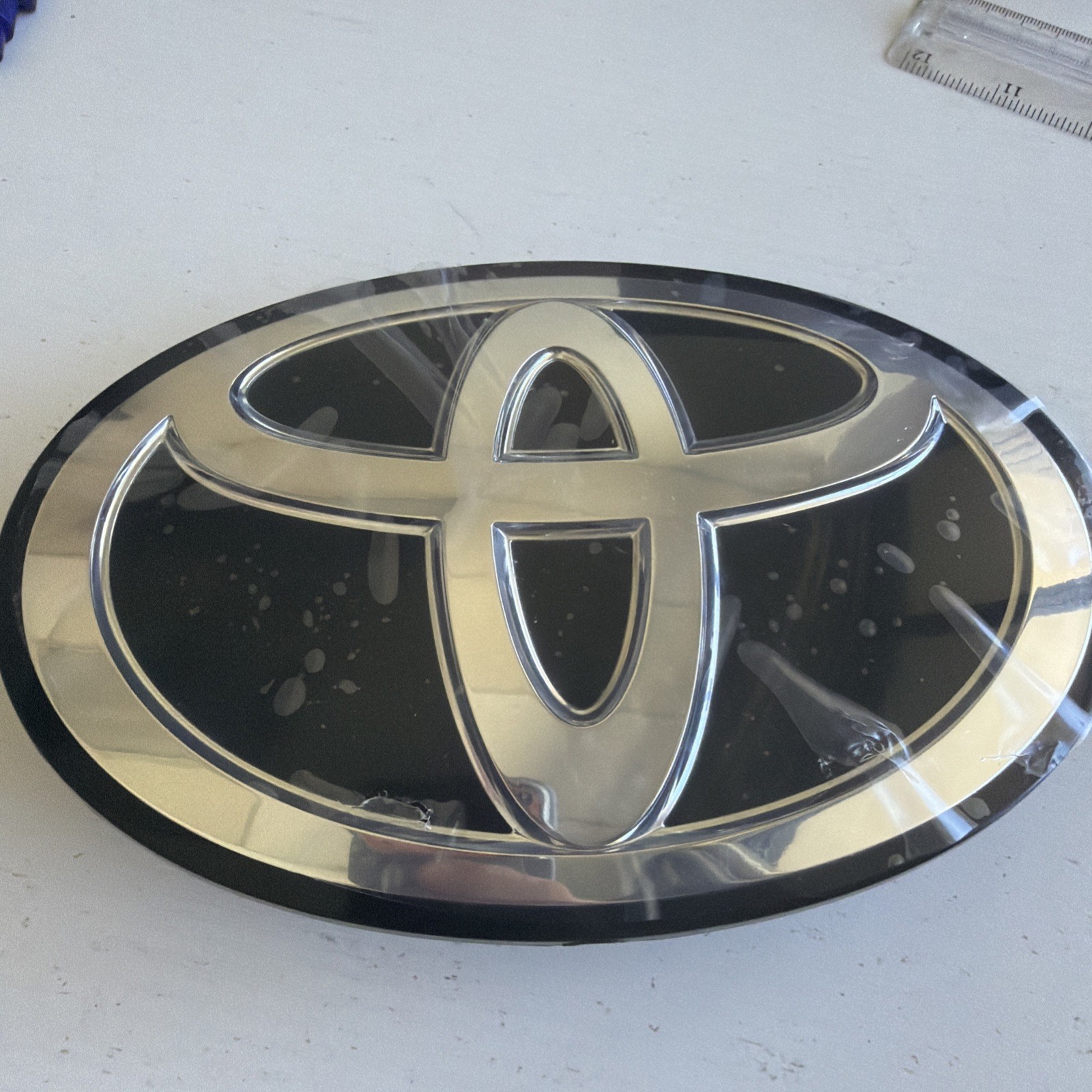 2020-2022 TOYOTA  TUNDRA GRILL EMBLEM 90975-02159 / 90975-A2014