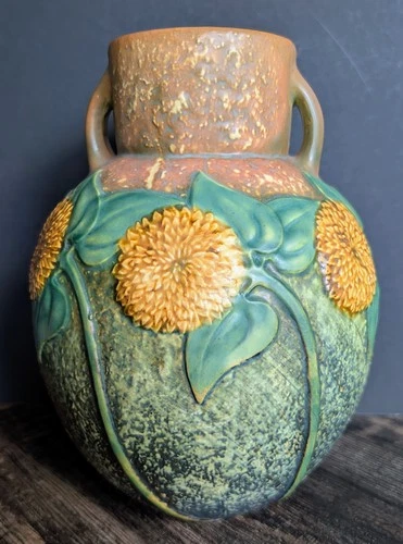 ROSEVILLE POTTERY 1930 Sunflower Vase #493-9 Excellent Condition