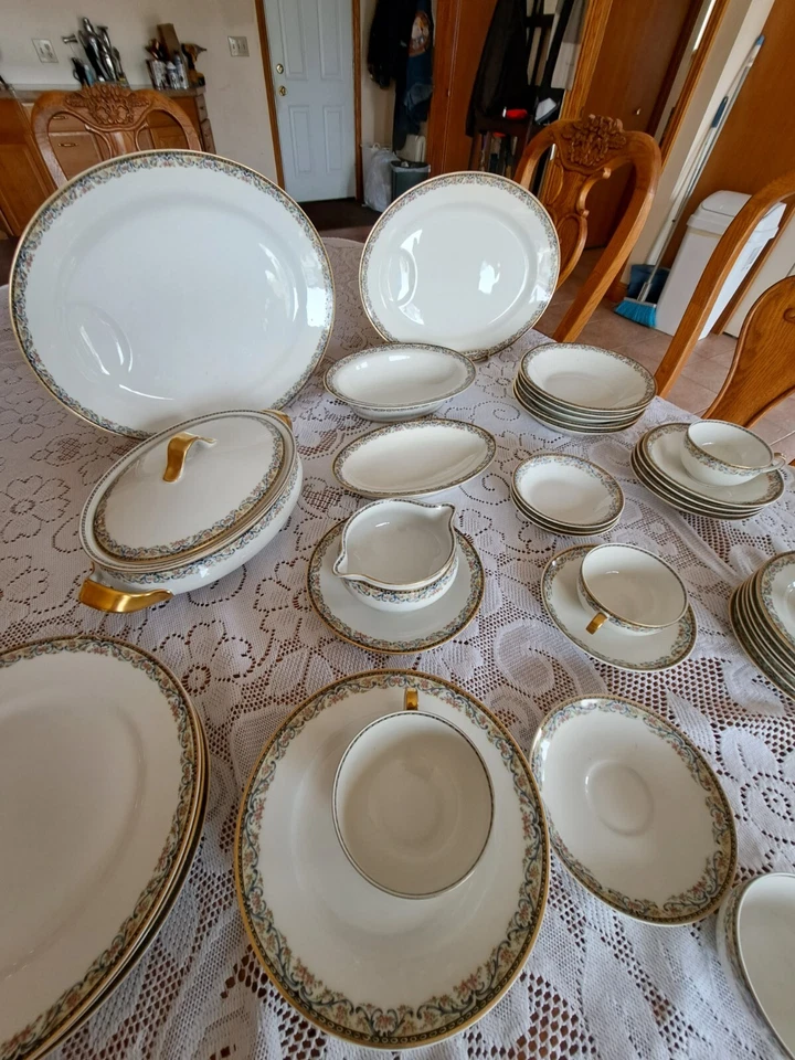 Agrupación de vajilla Theodore Haviland Limoges Francia cinta azul floral 37 piezas Foto 3 de 4