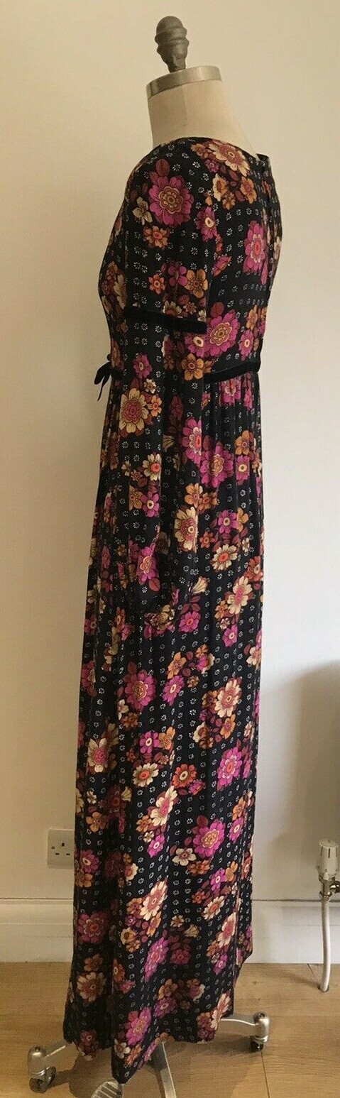 Stunning Vintage Floral 70s Maxi Dress,  (17.5" pit to pit, waist 14.5" across) 4
