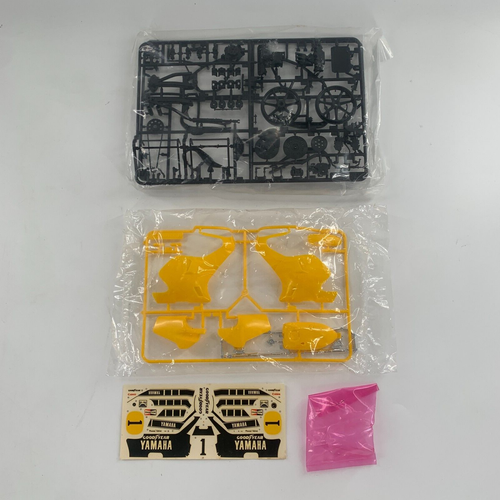 NUOVO Yamaha YZR500 GP Kenny Roberts modellino moto scala 1:12 Tamiya 1401 APERTO - Foto 2 di 10