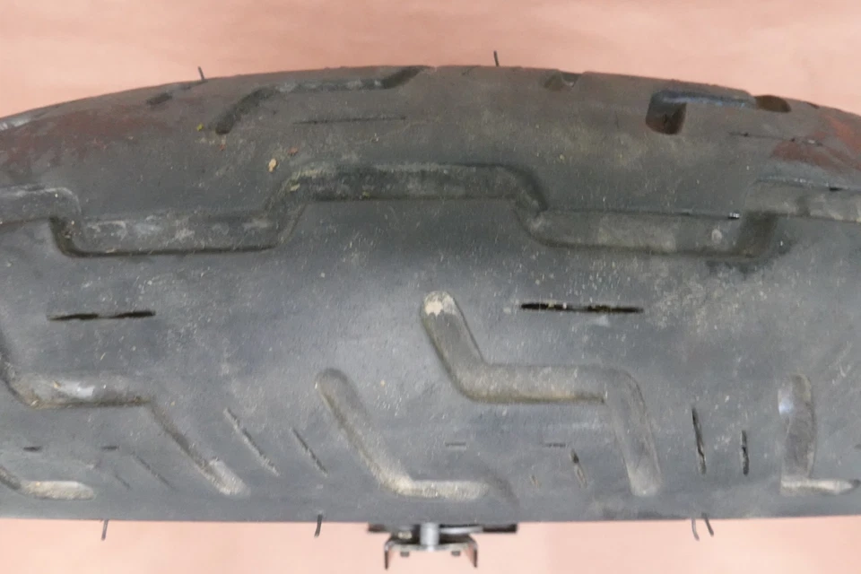 Llanta delantera Harley Davidson Dyna Low Rider FXDL 2000-2006 100/90-19 Foto 2 de 4