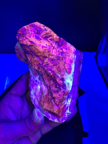 587GM | Ultra Rara! Esemplare fluorescente di sodalite blu di alta qualità | Afghanistan - Foto 12 di 17