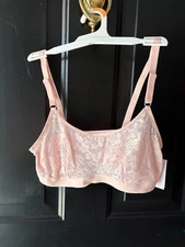 NEW Target Pink Lace Bralette Women’s Size M Wireless Bra Soft Stretch Lounge