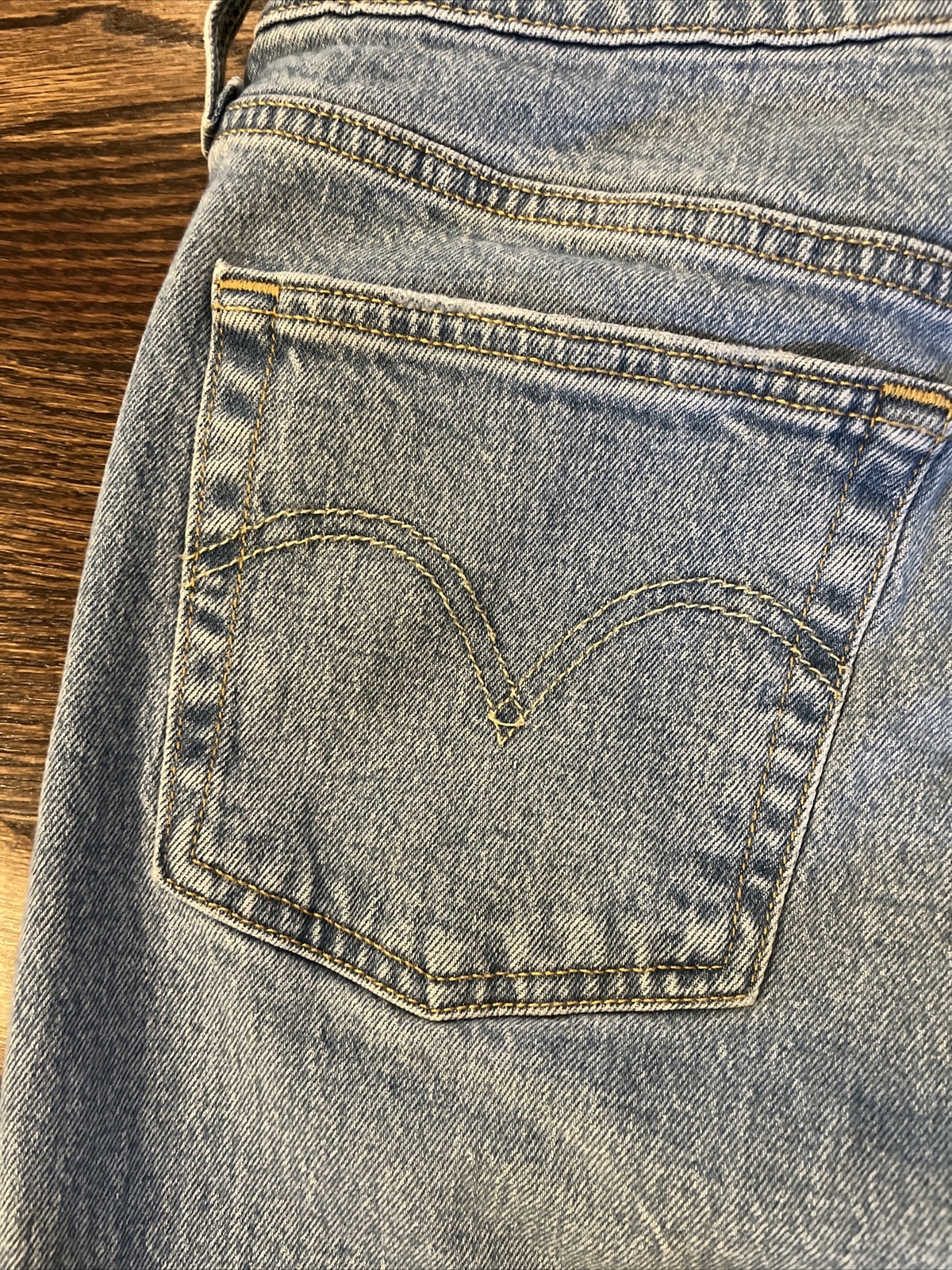Levi's 501 S Womens 31 X 26.5  Skinny Button Fly Blank Tab Light Wash Denim - View 12