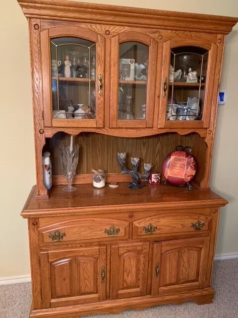 Hutch and online table set