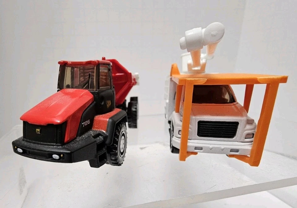 2009 Matchbox GMC C8500 Topkick Tree Trimming Truck & JCB 726 Dump Truck - Nice - Image 4 of 4