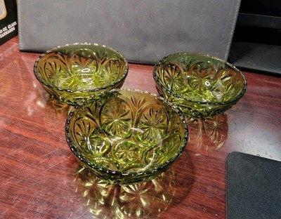 Set Of 3 Vintage Anchor Hocking Green Glass Bowls Star Cameo Medallion pattern. 