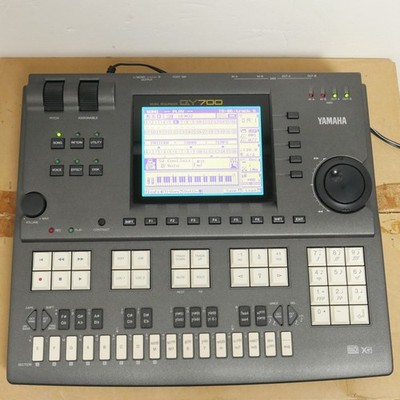 YAMAHA QY700 MIDIシーケンサー MINT Yamaha QY700 Sequencer Workstation MIDI Synthesiser