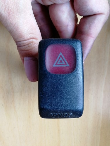 VW Golf Schalter Warnblinkanlage Warnblinkschalter Valvar 693901 DOTSAEQC82