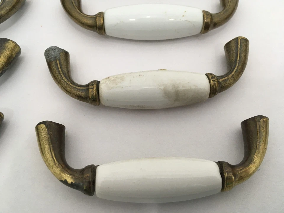 10 tiradores de gabinete Belwith P462-W usados de cerámica con latón - ¡DESCOLORIDO, DESLUSTRADO! Foto 3 de 4