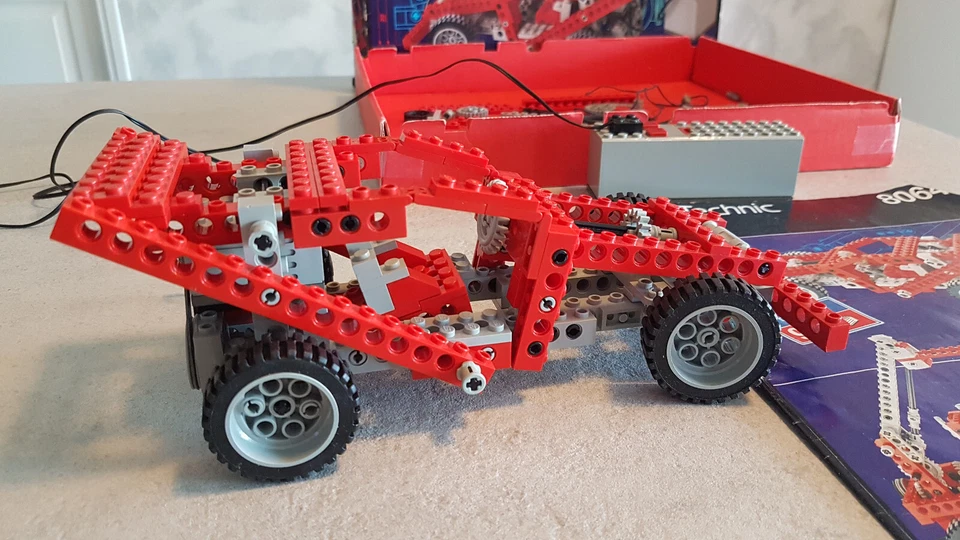 LEGO Technic 8064 Motorized Universal Building Set, photo 2 sur 4