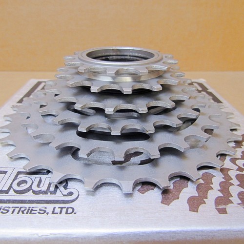 New-Old-Stock Suntour New Winner 6-Speed Freewheel (13x30) w/Silver Finish - Picture 2 of 4