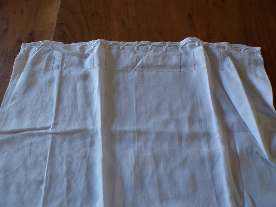 Linge ancien Robe Nuisette ancienne en linon blanc avec broderies A FINIR - Photo 3/4