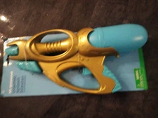 new AIR POWERED COSMIC SPLASH BLASTER...SHOOTS UP TO 15 FEET