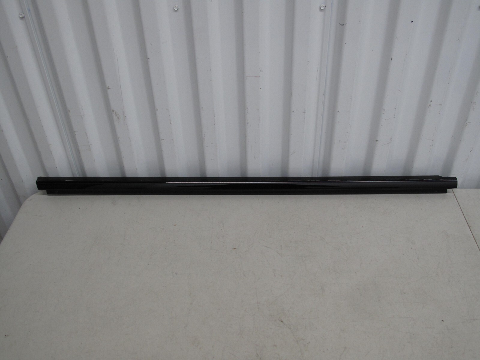 17-20 MASERATI LEVANTE FRONT RIGHT PASSENGER SIDE DOOR WINDOW BELT MOLDING OEM