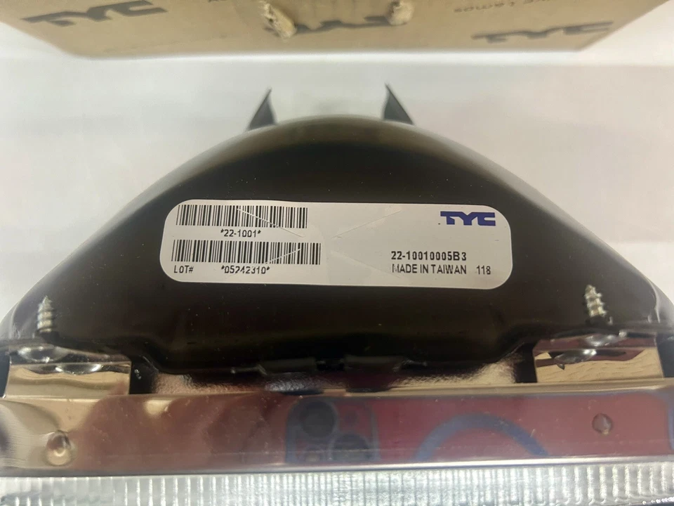 Conjunto de faróis 92-98 Chevy Trail Blazer Suburbano Regular TYC 22-1001 (cs) - Imagem 2 de 4