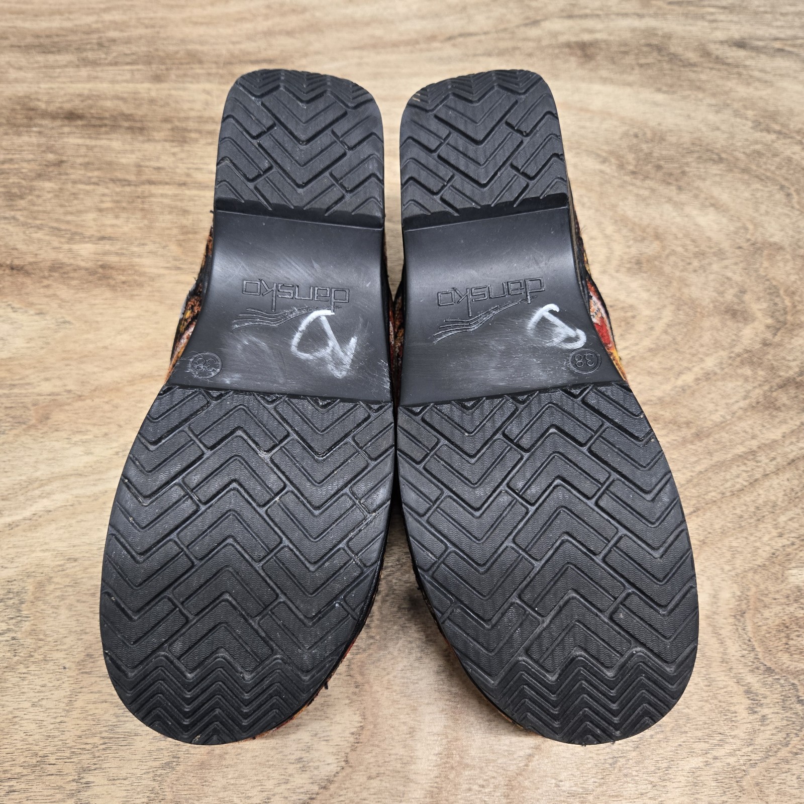 Dansko Clogs Women 38 Red Vegan Paisley Tapestry Faux Velvet Professional Shoes