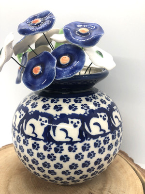 Polish Pottery Round Vase Jack's Cat 12 Blue White Ceramic Flowers & 2 Leaves