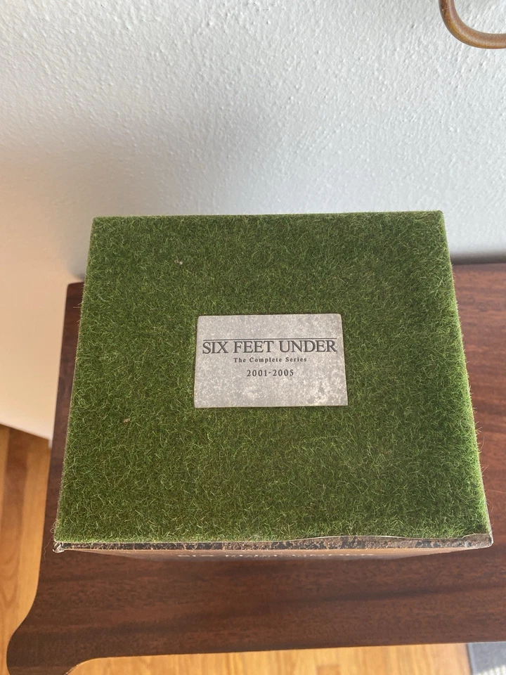 Six Feet Under: Complete Series DVD Box Set 2001-2005 Seasons 1-5 - Image 3 of 3