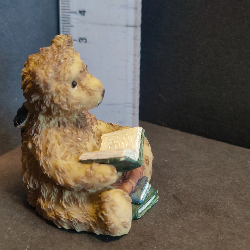 teddy bear 🧸 reading books resin Collectable Cute Figurine Ornament Home Decor - Image 2 of 4