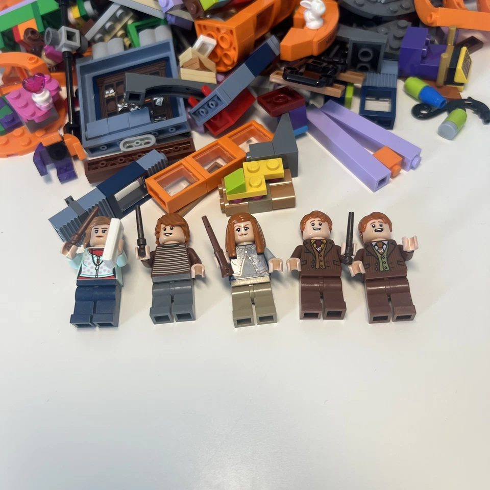 LEGO Harry Potter 76422 Diagon Alley Weasleys' Wizard Wheezes, photo 2 of 4
