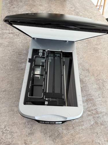 Epson Photo Perfection V500 Photo Scanner used very good condition - Picture 2 of 6