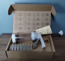 The Pampered Chef 1525 Cookie Press with 16 Discs - White