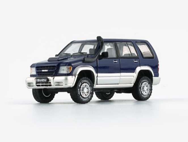 Литой под давлением автомобиль Isuzu Trooper Big Horn Purple Blue с левым рулем 164 BM Creations 1998-2002 гг 4690₽