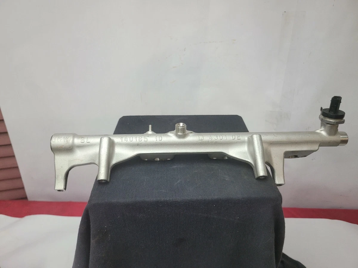 OE BMW INJECTION FUEL RAIL W/ SENSOR 14018510 | eBay