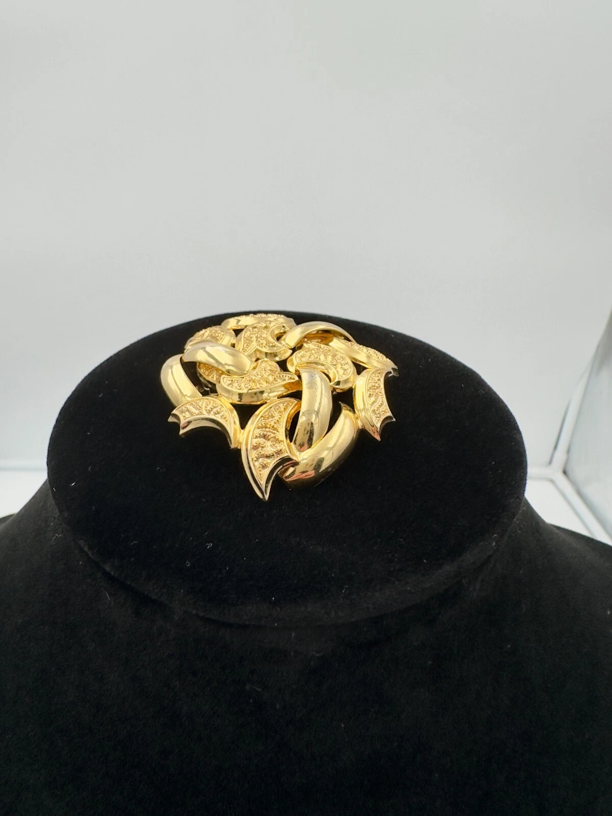 Broche ancienne signée Grosse Allemagne 1971 broche dorée Henkel & Grosse Dior bijou
