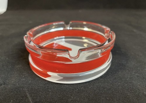 Marlboro Miles Promo Round Clear Glass Arrow Red Gray 4 Seat Cigarette Ashtray - Picture 2 of 2