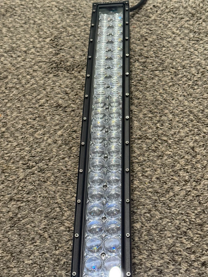 Barra de luz LED curva Cali Raised 52" com suportes e chicote de fios 2007-2021 Tundra - Imagem 3 de 4