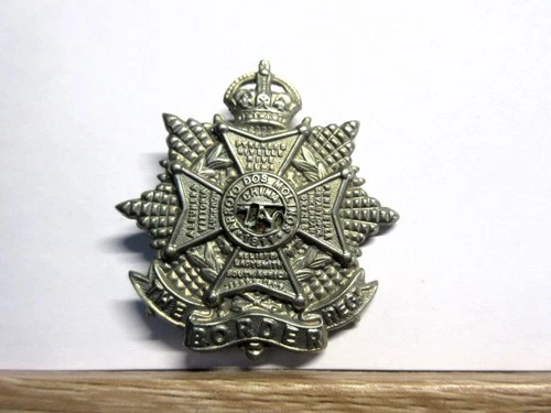 Vintage WW1, WW2 The Border Regiment MILITARY CAP BADGE