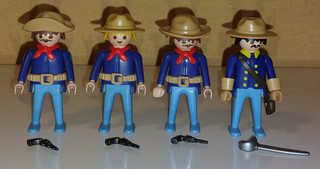 PLAYMOBIL WESTERN LOTTO PERSONAGGI CAVALLERIA USA CON ARMI