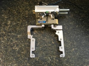 SCHUNK 371102 PARALLEL PNEUMATIC GRIPPER PGN+100-1 w/FESTO DRRD-25-180-FH-Y9A