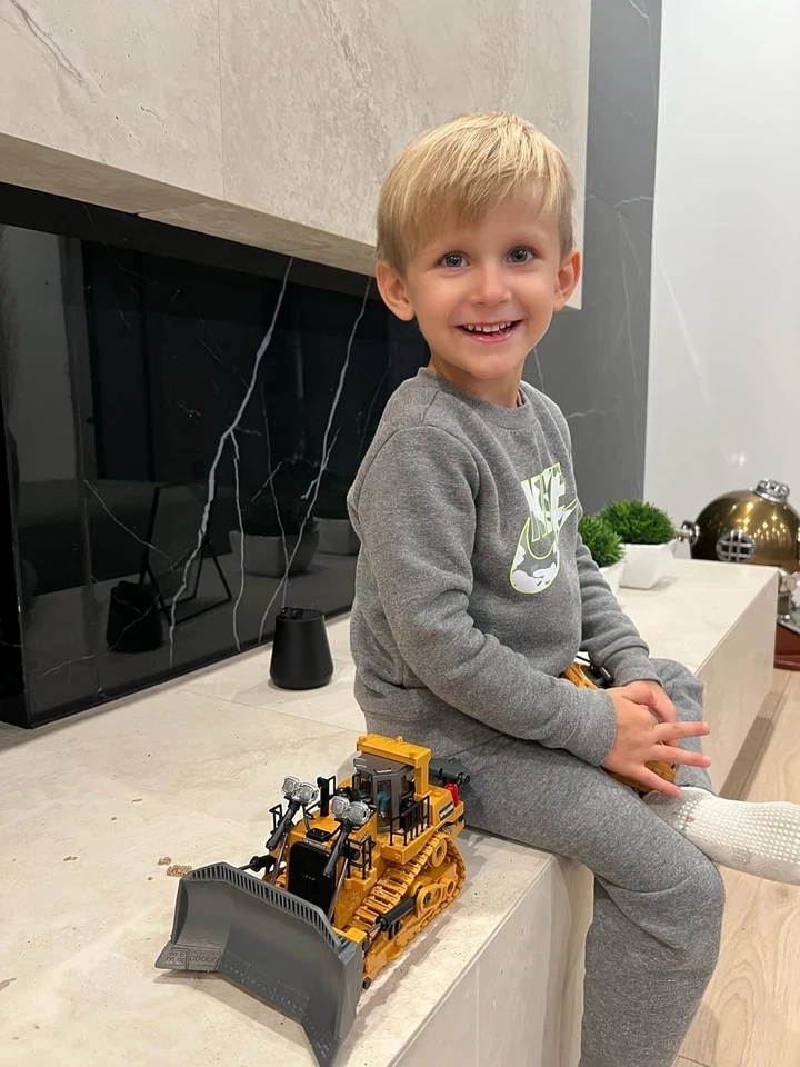 9-Channel Metal RC Bulldozer - Realistic Remote Control Kids Construction Play T - Image 2 of 4