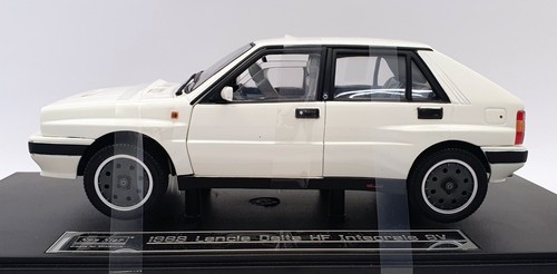 Sun Star 1/18 Scale Model 3154 - 1989 Lancia Delta HF Integrale 8V - White - Picture 3 of 6
