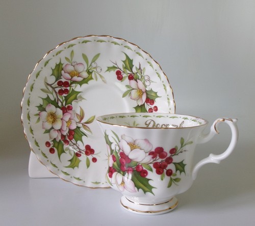 ROYAL ALBERT CHISTMAS ROSE DECEMBER TEA TRIO - SLIGHT FAULT
