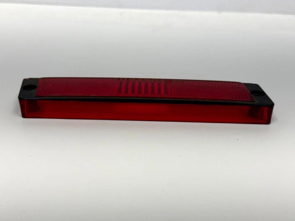 Lámpara marcadora trasera derecha Chrysler 1970-1971 lente roja 3420852 NOS. Foto 4 de 4