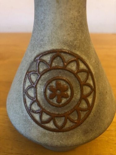 Studio Pottery Slim Necked Vase. Lovely Shape with raised Floral image on front. - Picture 7 of 9