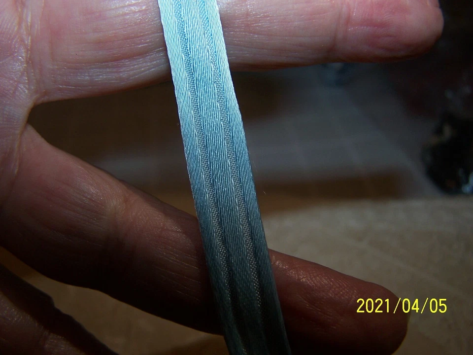 Ancien ruban en soie bleu ciel. Superbe. Art Déco. Vendu au mètre. N°153 - Photo 3/4