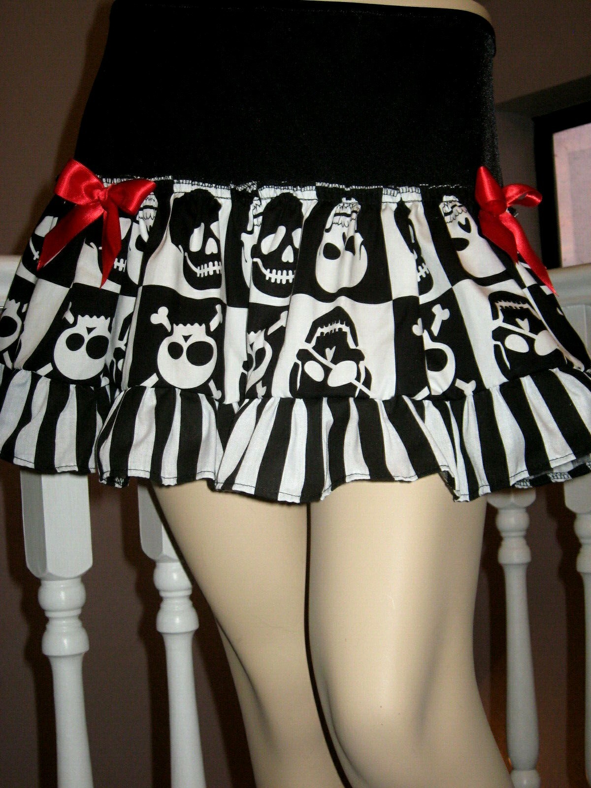 Skirt skulls white Black red Striped Pirates Gothic biker Rock Halloween-image