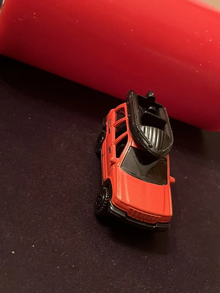 Matchbox 1999 Jeep Grand Cherokee 4x4 Red Diecast w/ Rubber Raft USED NM Cond - Image 3 of 4