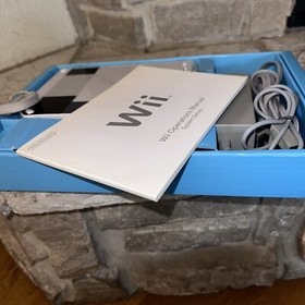 Nintendo Wii Console System in Original Box + 3 Controllers RVL-001 w/ NES Skin