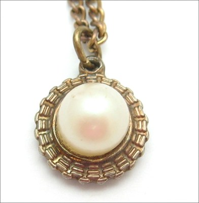 NECKLACE Vintage Big Imitation FAUX PEARL PENDANT Goldtone Round 16