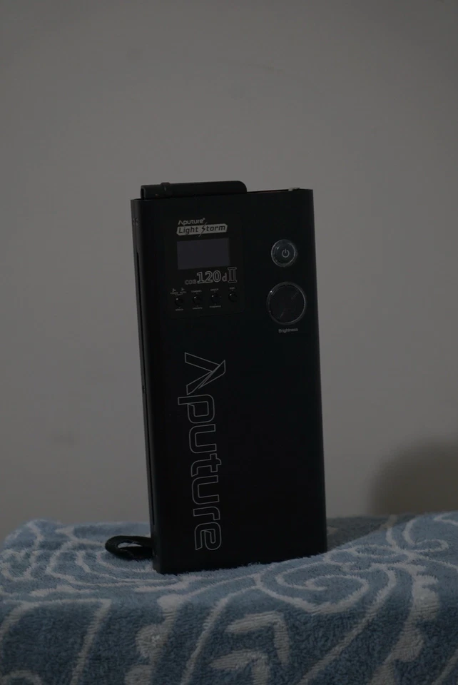 NOVA Luz de Vídeo LED Aputure Light Storm LS C120D II com Estojo de Transporte Original - Imagem 3 de 4