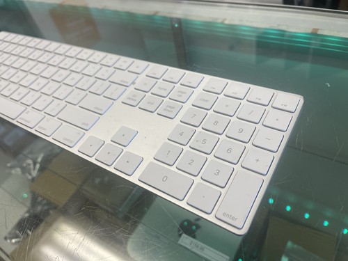 Apple Magic Keyboard with Numeric Keypad Silver MQ052LL/A Wireless A1843 Grade B - Picture 4 of 6