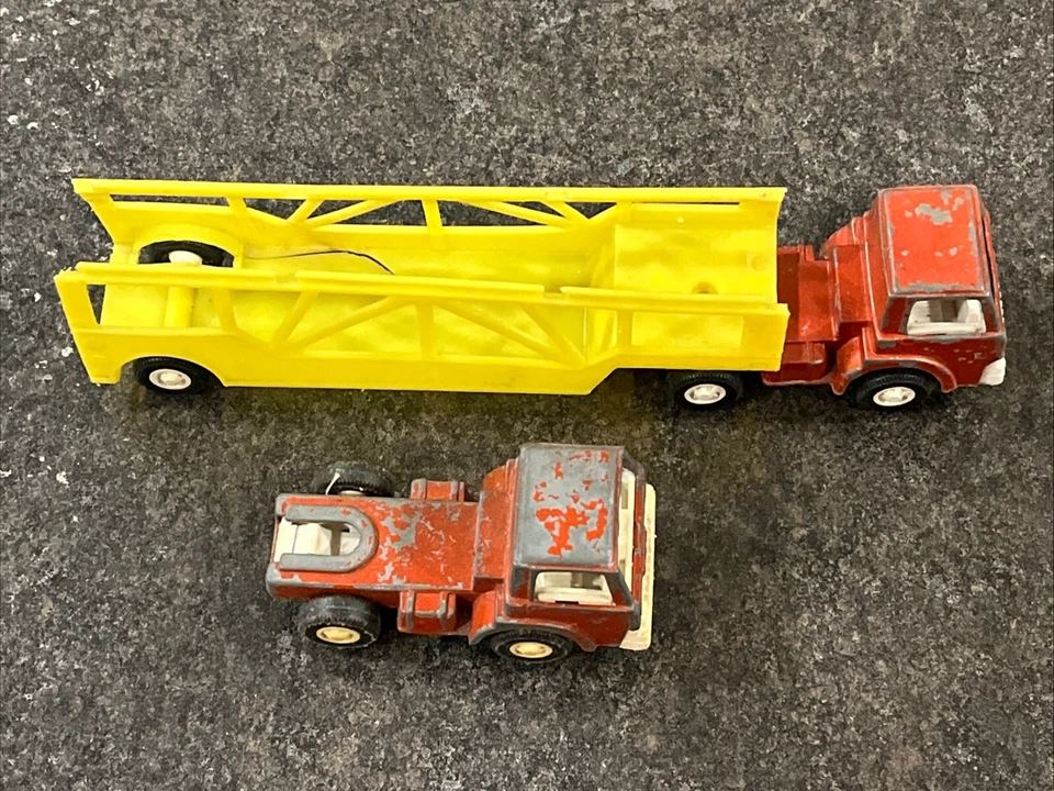 Remolque de colección 1970 camión y transporte para carros rojo/amarillo Tootsie juguete 2 camiones🔥 Foto 2 de 4