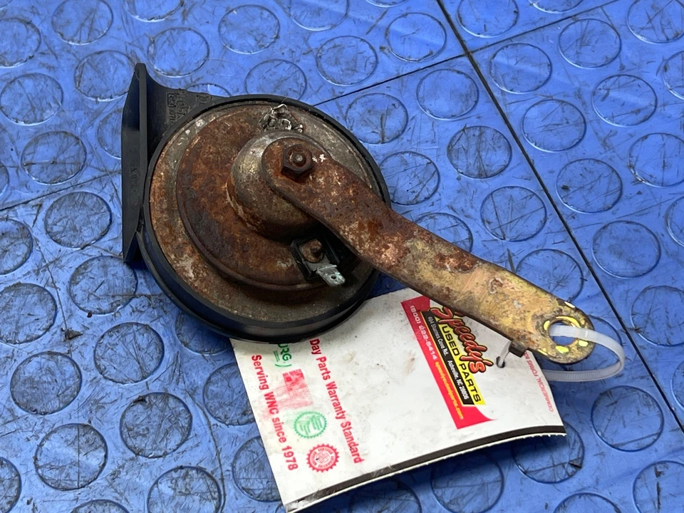 Conjunto de bocina de nota baja Mitsubishi Eclipse 2000-2005 original OEM 8211A020 Foto 4 de 4